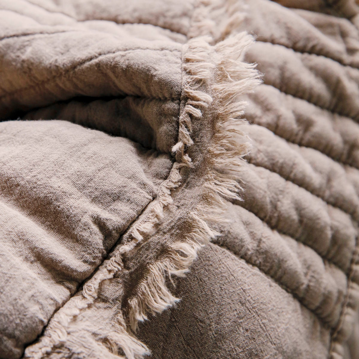 Decke Quilt Ruffle House Doctor Hellbraun